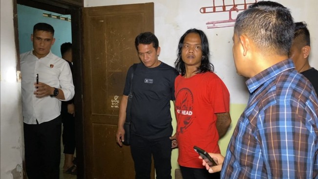 Polisi gerebek gudang ganja dan mengamankan sejumlah orang. [Istimewa]